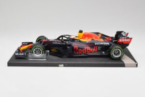 Red Bull RB16B #33 M. Verstappen Emilia Romagna GP Winner 2021 Minichamps 1:18 113210233T Метал