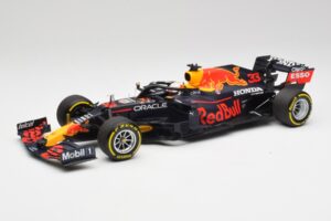 Red Bull RB16B #33 M. Verstappen Emilia Romagna GP Winner Mid Race Tyres 2021 Minichamps 1:18 110210133 Метал