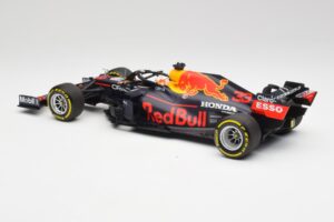 Red Bull RB16B #33 M. Verstappen Emilia Romagna GP Winner Mid Race Tyres 2021 Minichamps 1:18 110210133 Метал — снимка 5 от 7