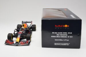 Red Bull RB16B #33 M. Verstappen Emilia Romagna GP Winner Mid Race Tyres 2021 Minichamps 1:18 110210133 Метал — снимка 7 от 7