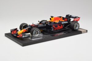 Red Bull RB16B #33 M. Verstappen Styrian & Austrian GP Winner 2021 Minichamps 1:18 113210933 Метал — снимка 2 от 6
