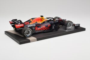 Red Bull RB16B #33 M. Verstappen Styrian & Austrian GP Winner 2021 Minichamps 1:18 113210933 Метал — снимка 3 от 6