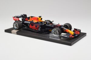 Red Bull RB16B #33 M. Verstappen Styrian & Austrian GP Winner 2021 Minichamps 1:18 113210933 Метал — снимка 4 от 6