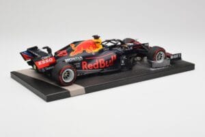 Red Bull RB16B #33 M. Verstappen Abu Dhabi GP 2021 Winner Missing Figurine & Pitboard Minichamps 1:18 113212333 Смола — снимка 3 от 7