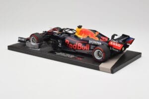 Red Bull RB16B #33 M. Verstappen Abu Dhabi GP 2021 Winner Missing Figurine & Pitboard Minichamps 1:18 113212333 Смола — снимка 5 от 7
