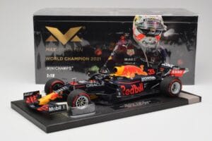 Red Bull RB16B #33 M. Verstappen Abu Dhabi GP 2021 Winner Missing Figurine & Pitboard Minichamps 1:18 113212333 Смола — снимка 7 от 7