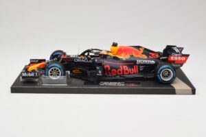 Red Bull RB16B #33 M. Verstappen Belgian GP 2021 Winner Minichamps 1:18 113211333 Смола