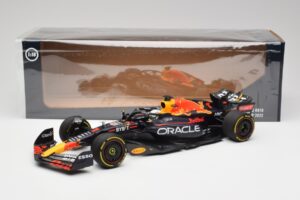 Red Bull RB18 #1 M. Verstappen France GP Winner 2022 Minichamps 1:18 110221201 Метал — снимка 6 от 7