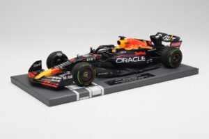 Red Bull RB18 #1 M. Verstappen Japan GP Winner No Figure 2022 Minichamps 1:18 113221801B Метал — снимка 2 от 7