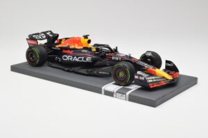 Red Bull RB18 #1 M. Verstappen Japan GP Winner No Figure 2022 Minichamps 1:18 113221801B Метал — снимка 4 от 7