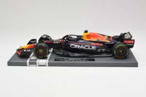 Red Bull RB18 #1 M. Verstappen Japan GP Winner No Figure 2022 Minichamps 1:18 113221801B Метал