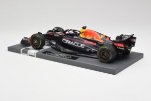 Red Bull RB18 #1 M. Verstappen Japan GP Winner No Figure 2022 Minichamps 1:18 113221801B Метал — снимка 5 от 7