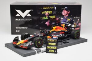 Red Bull RB18 #1 M. Verstappen Japan GP Winner No Figure & Pitboard 2022 Minichamps 1:18 113221801FB Метал — снимка 6 от 7