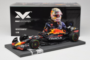Red Bull Racing RB18 #1 M. Verstappen Japan GP Winner 2022 Minichamps 1:18 113221801FB-R1 Метал — снимка 8 от 8