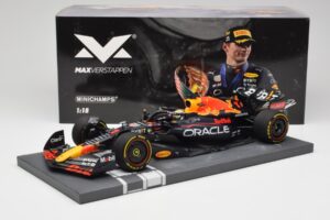 Red Bull RB18 Oracle #1 M. Verstappen Abu Dhabi GP 2022 Winner Minichamps 1:18 113222201 Смола — снимка 7 от 7