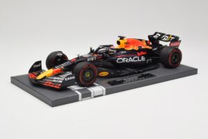 Red Bull RB18 Oracle #1 M. Verstappen Dutch GP 2022 Winner Minichamps 1:18 113221501 Смола — снимка 2 от 7