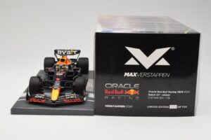 Red Bull RB18 Oracle #1 M. Verstappen Dutch GP 2022 Winner Minichamps 1:18 113221501 Смола — снимка 6 от 7