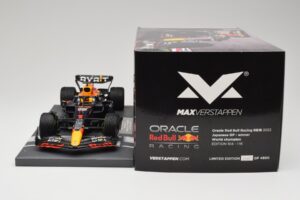 Red Bull RB18 Oracle #1 M. Verstappen Japanese GP 2022 World Champion Minichamps 1:18 113221801 Смола — снимка 6 от 7