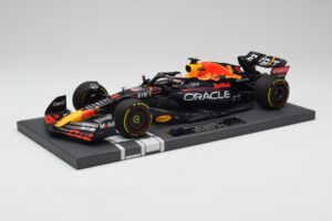 Red Bull RB18 Oracle #1 M. Verstappen US GP 2022 Winner Minichamps 1:18 113221901 Смола — снимка 2 от 7