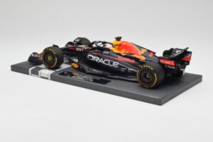 Red Bull RB18 Oracle #1 M. Verstappen US GP 2022 Winner Minichamps 1:18 113221901 Смола — снимка 5 от 7