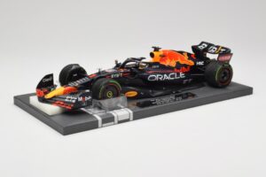 Red Bull RB18 #1 M. Verstappen Emilia Romagna GP 2022 Winner Minichamps 1:18 113220401 Смола — снимка 2 от 7