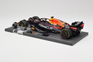 Red Bull RB18 #1 M. Verstappen Emilia Romagna GP 2022 Winner Minichamps 1:18 113220401 Смола — снимка 5 от 7