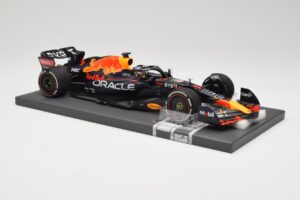 Red Bull RB18 #1 M. Verstappen Miami GP 2022 Winner Minichamps 1:18 113220301 Смола — снимка 4 от 7