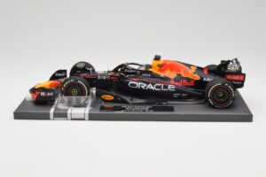Red Bull RB18 #1 M. Verstappen Miami GP 2022 Winner Minichamps 1:18 113220301 Смола