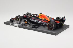 Red Bull RB18 #1 M. Verstappen Miami GP 2022 Winner Minichamps 1:18 113220301 Смола — снимка 5 от 7