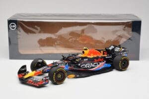 Red Bull RB19 #1 M. Verstappen Austin GP Winner 2023 Minichamps 1:18 110231901 Метал — снимка 6 от 6