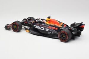 Red Bull RB19 #1 M. Verstappen Qatar Sprint Race 2nd WC 2023 Minichamps 1:18 110231801 Метал — снимка 5 от 6