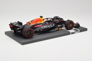 Red Bull RB19 Oracle #1 M. Verstappen Australian GP 2023 Winner Minichamps 1:18 113230301 Смола — снимка 3 от 7