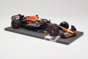Red Bull RB19 Oracle #1 M. Verstappen Australian GP 2023 Winner Minichamps 1:18 113230301 Смола — снимка 4 от 7