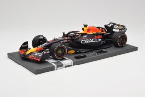 Red Bull RB19 Oracle #1 M. Verstappen Bahrain GP 2023 Winner Minichamps 1:18 113230201 Смола — снимка 2 от 7