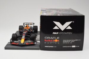 Red Bull RB19 Oracle #1 M. Verstappen Bahrain GP 2023 Winner Minichamps 1:18 113230201 Смола — снимка 6 от 7