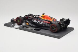 Red Bull RB19 Oracle #1 M. Verstappen British GP 2023 Winner Minichamps 1:18 113231101 Смола — снимка 5 от 7