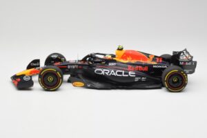 Red Bull RB19 #11 S. Perez Italian GP 2nd 2023 Minichamps 1:18 110231511 Метал — снимка 3 от 6