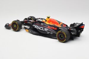 Red Bull RB19 #11 S. Perez Italian GP 2nd 2023 Minichamps 1:18 110231511 Метал — снимка 4 от 6