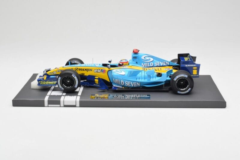 Renault F1 Team R25 #5 F. Alonso 3rd Place Brazil GP 2005 World Champion Minichamps 1:18 117051705 Метал