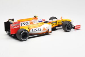 Renault F1 Team R29 #10 R. Grosjean F1 2009 Minichamps 1:18 150090108 Метал — снимка 2 от 6