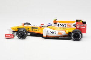 Renault F1 Team R29 #10 R. Grosjean F1 2009 Minichamps 1:18 150090108 Метал — снимка 3 от 6