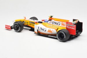 Renault F1 Team R29 #10 R. Grosjean F1 2009 Minichamps 1:18 150090108 Метал — снимка 5 от 6