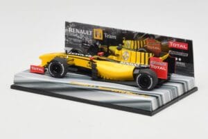 Renault R30 #11 R. Kubica Race Car 2010 Minichamps 1:43 403100081 Метал — снимка 3 от 6