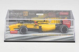 Renault R30 #11 R. Kubica Race Car 2010 Minichamps 1:43 403100081 Метал — снимка 4 от 6