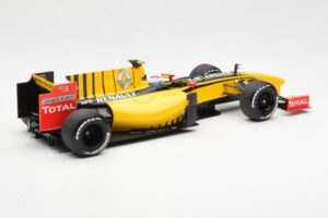 Renault F1 Team R30 #11 V. Petrov Showcar F1 2010 Minichamps 1:18 150100082 Метал — снимка 2 от 6