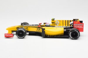 Renault F1 Team R30 #11 V. Petrov Showcar F1 2010 Minichamps 1:18 150100082 Метал — снимка 3 от 6
