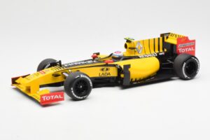Renault F1 Team R30 #11 V. Petrov Showcar F1 2010 Minichamps 1:18 150100082 Метал