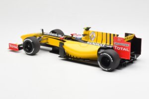Renault F1 Team R30 #11 V. Petrov Showcar F1 2010 Minichamps 1:18 150100082 Метал — снимка 5 от 6