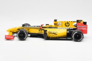 Renault R30 R. Kubica / V. Petrov F1 Showcar 2010 Minichamps 1:18 7711428831 Метал — снимка 3 от 6