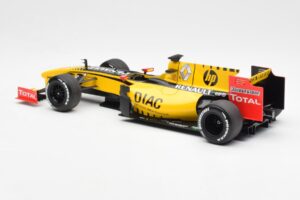 Renault R30 R. Kubica / V. Petrov F1 Showcar 2010 Minichamps 1:18 7711428831 Метал — снимка 5 от 6